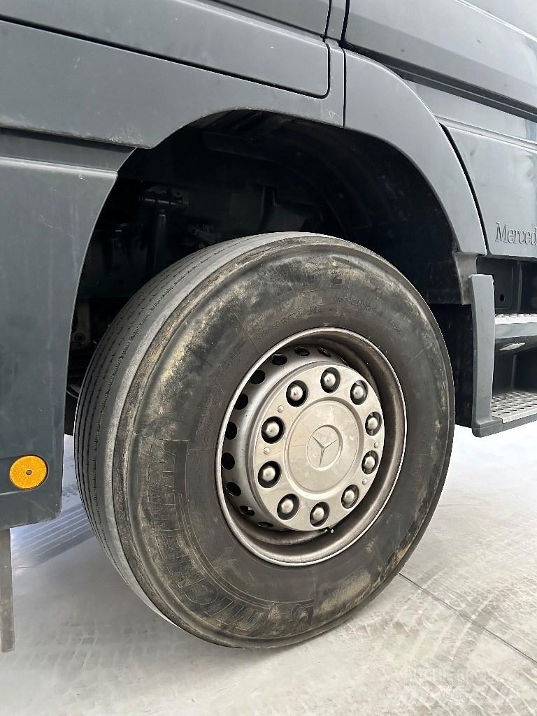 Mercedes-Benz 4165 S 牵引车