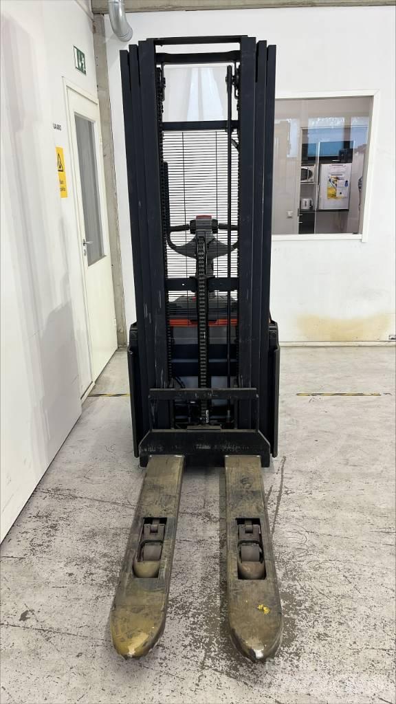 Toyota SWE 120 L 手推堆垛车
