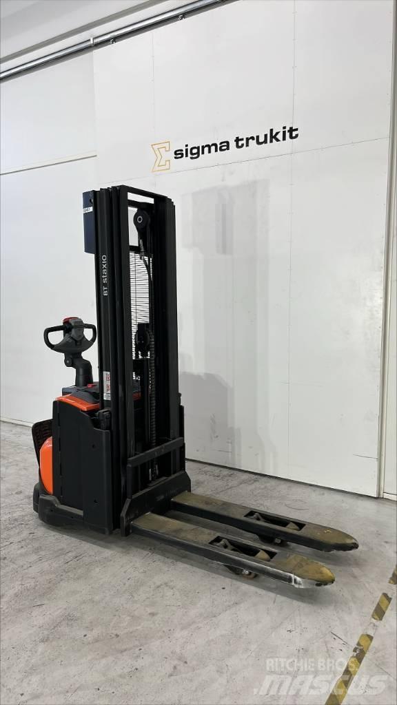 Toyota SWE 120 L 手推堆垛车