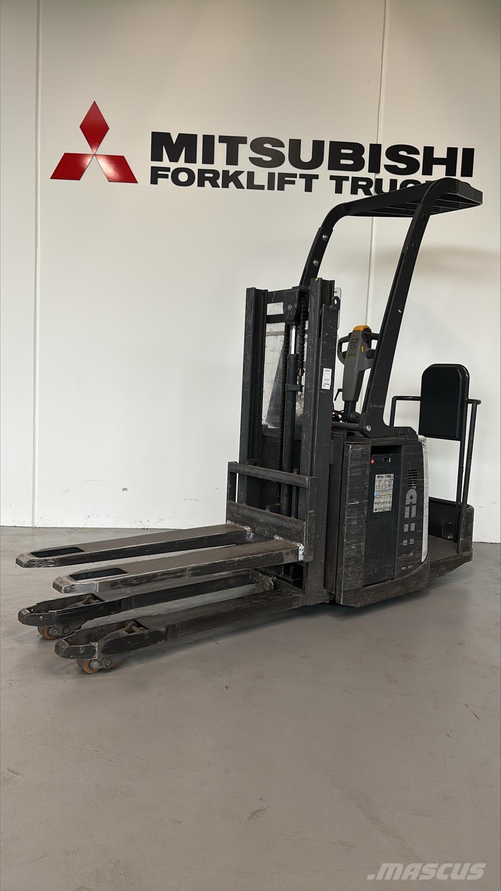 Atlet PDP200 行走式堆垛机