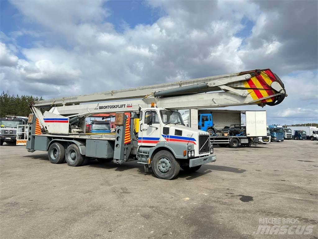 Volvo N12-1-V-6X2 起重车