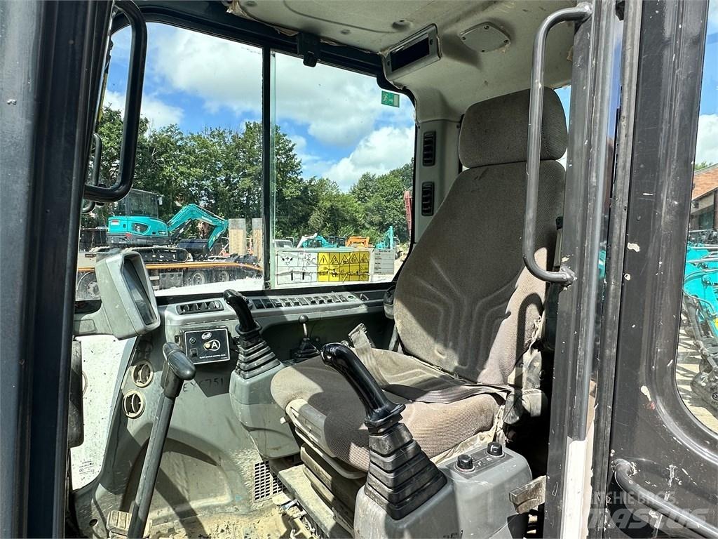 Bobcat E80 中型挖掘机
