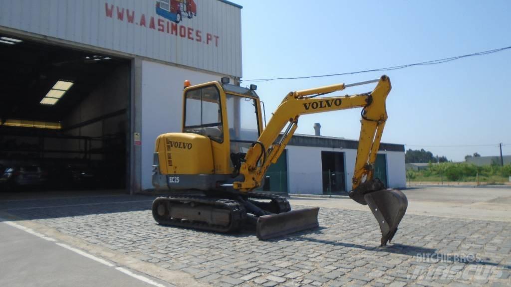 Volvo EC 25 小型挖掘机