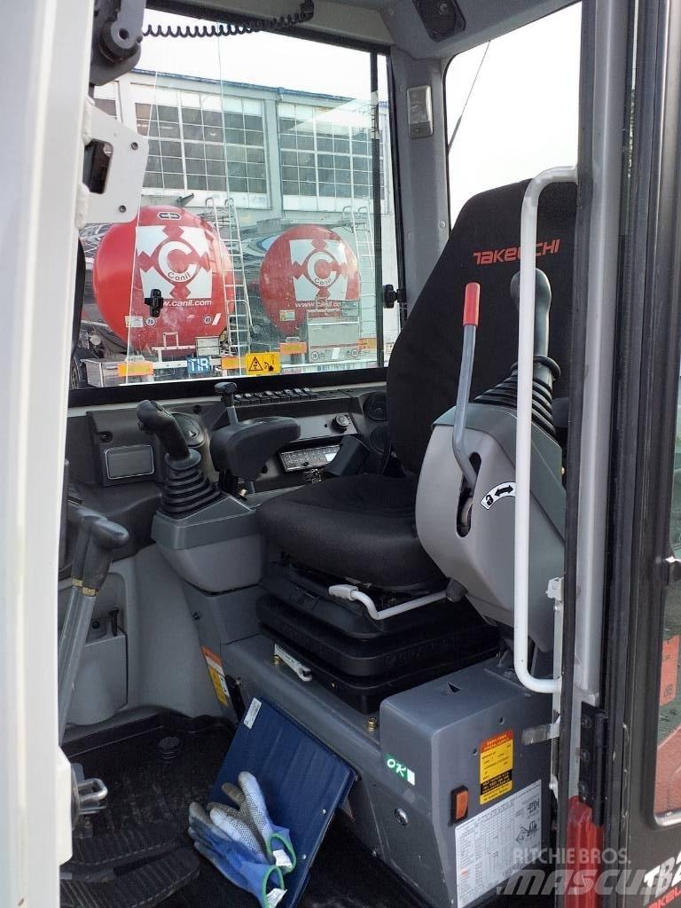 Takeuchi TB 240 小型挖掘机