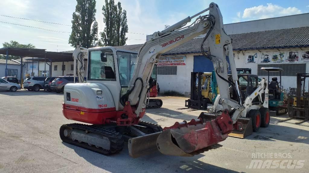 Takeuchi TB 240 小型挖掘机