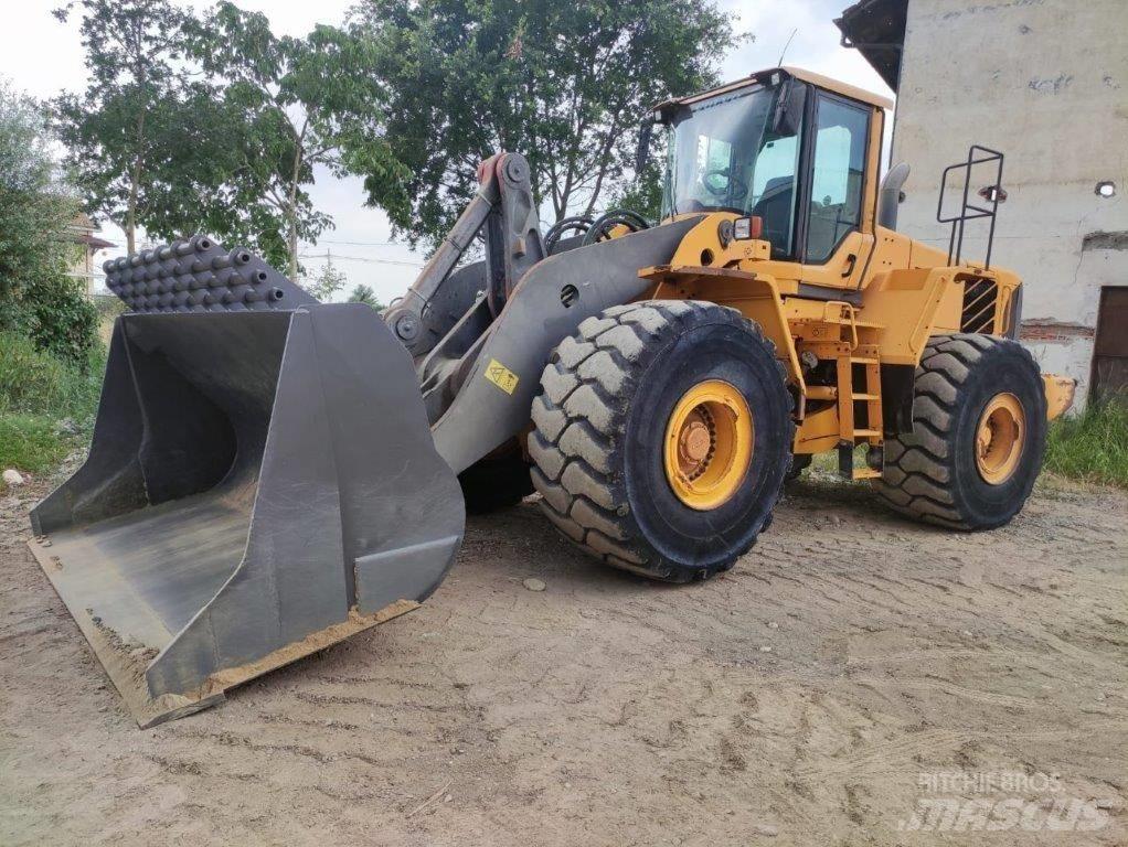 Volvo L 220 F 轮式装载机