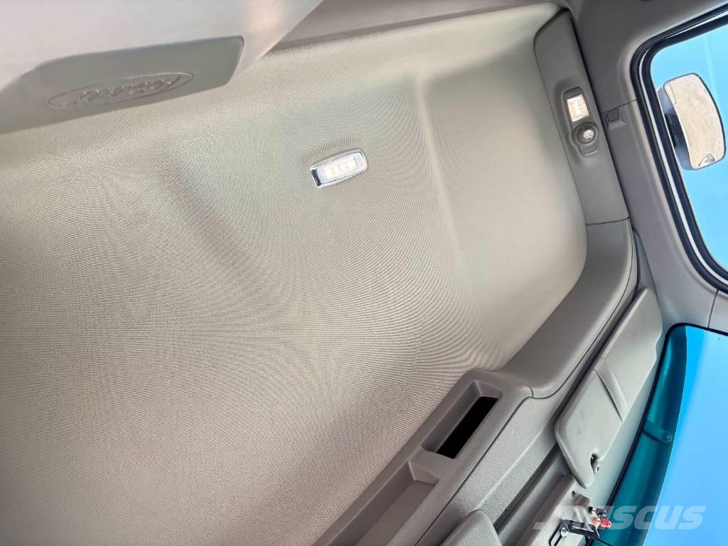 Peterbilt 567 牵引车