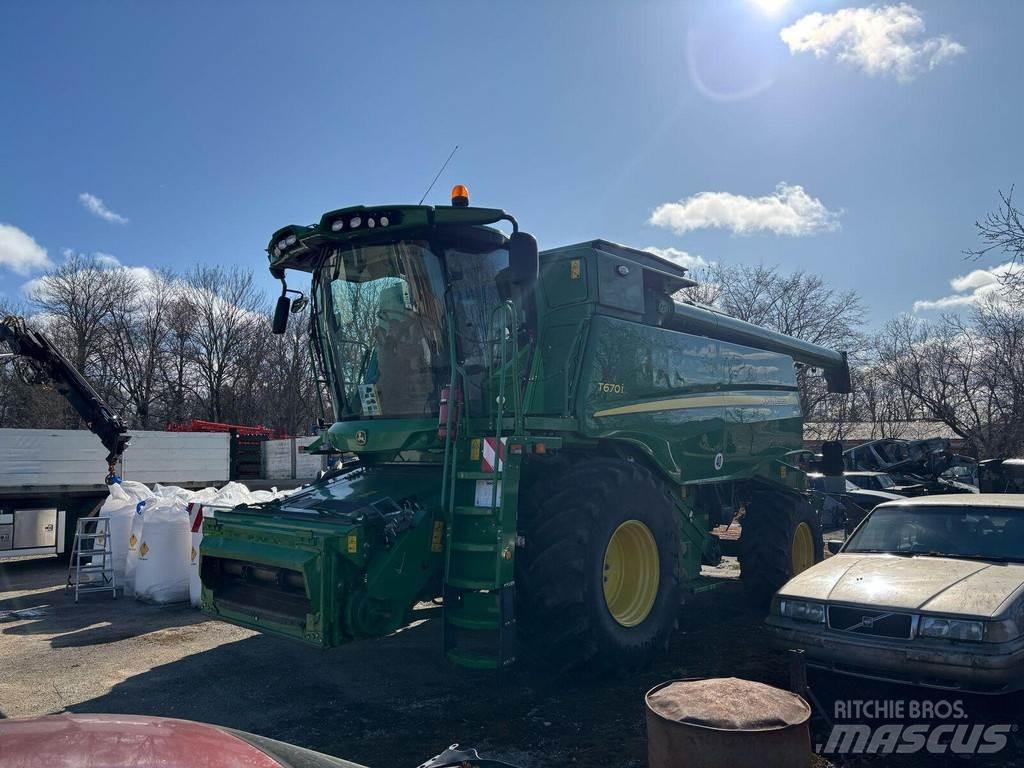 John Deere T670 联合收割机