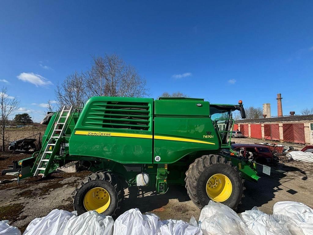 John Deere T670 联合收割机