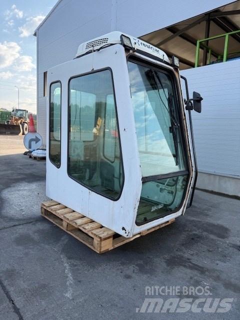 Liebherr CAB SERIE B 驾驶室与内部