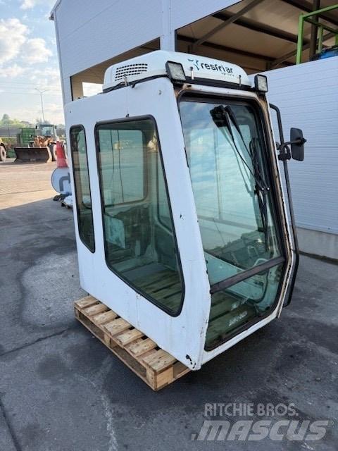 Liebherr CAB SERIE B 驾驶室与内部