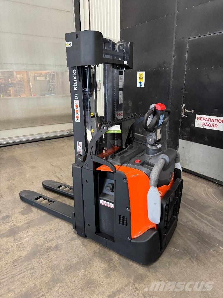 Toyota SPE140L 手推堆垛车