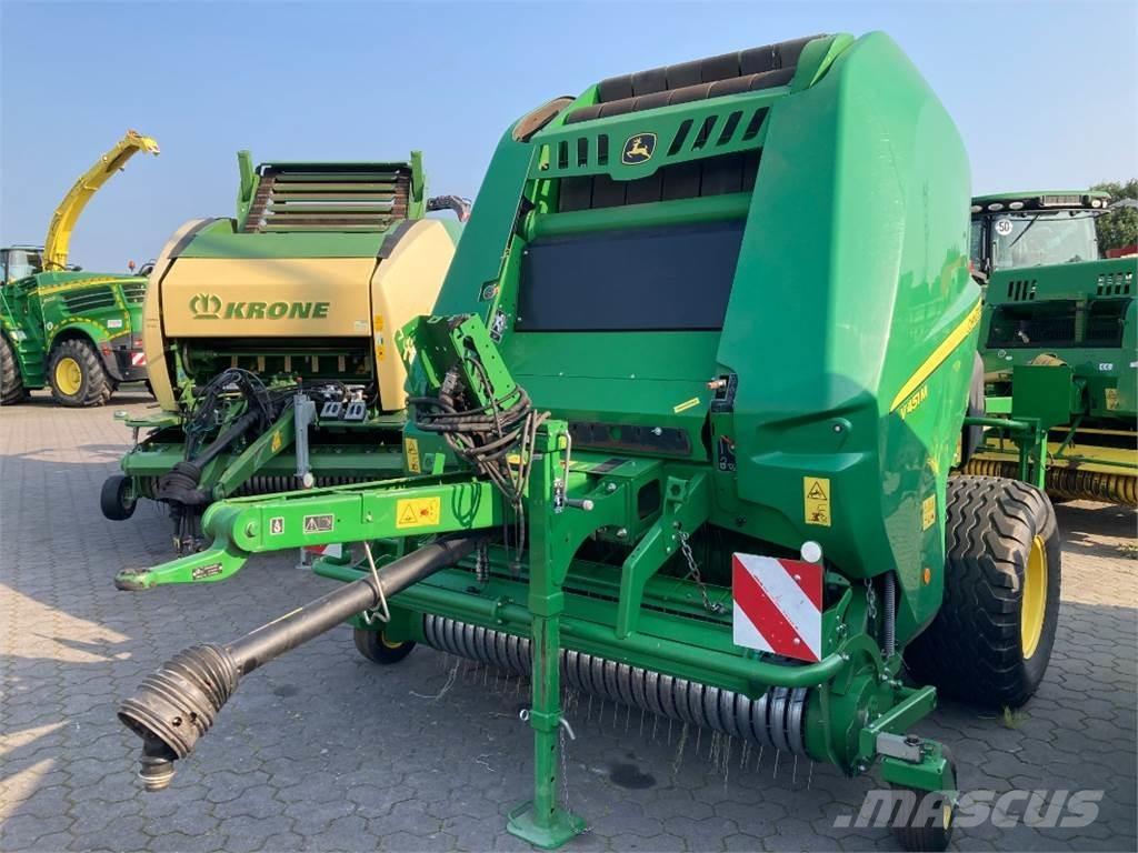John Deere V451M 圆捆打捆机