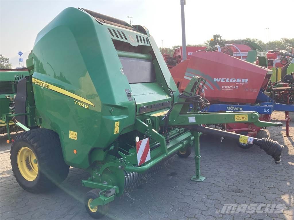 John Deere V451M 圆捆打捆机
