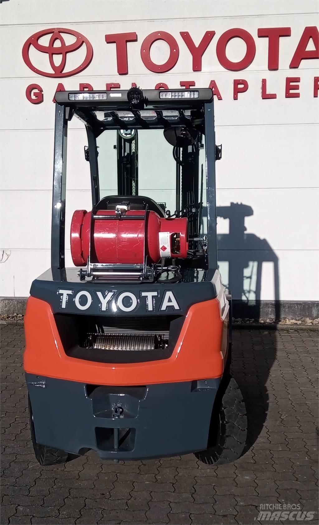 Toyota 02-8FGF30 天然气叉车