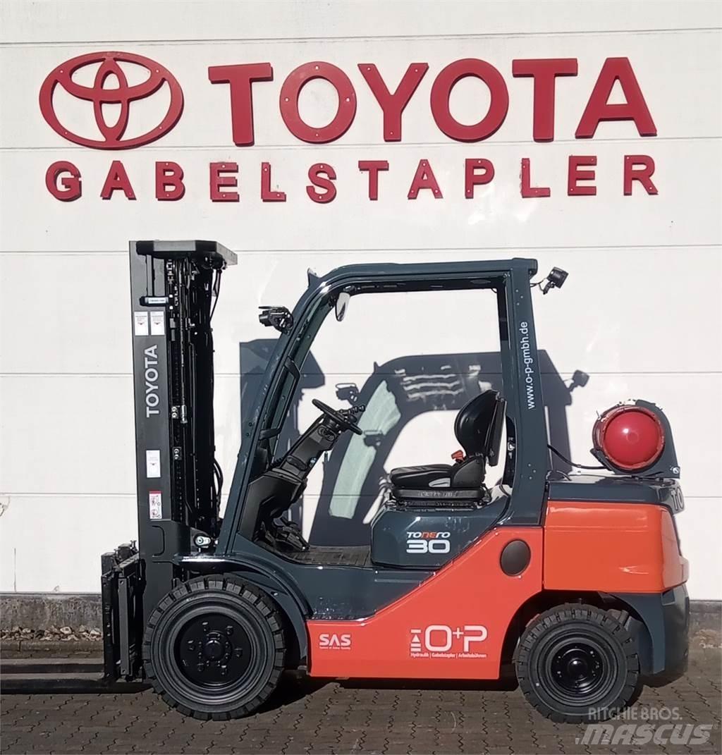 Toyota 02-8FGF30 天然气叉车