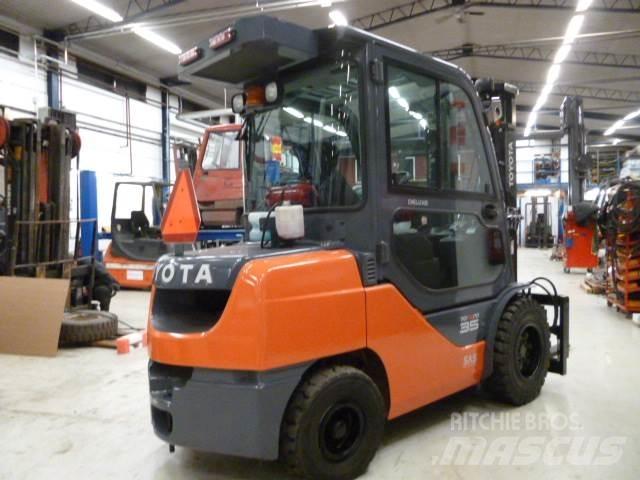 Toyota 52 - 2 - FDJF 35 柴油叉车