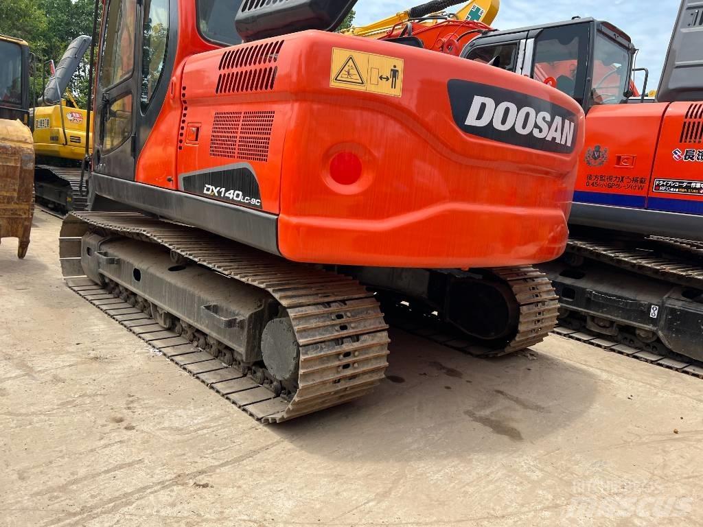 Doosan DX140 履带挖掘机