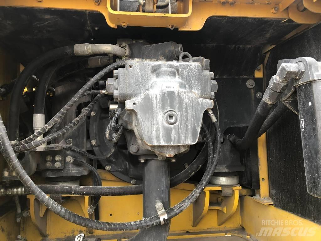 Komatsu 300 -7 履带挖掘机