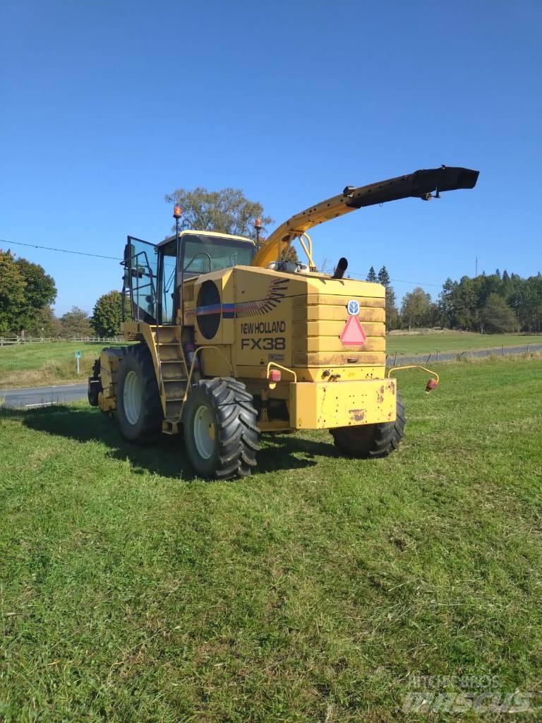 New Holland FX 38 自走式青贮饲料收割机