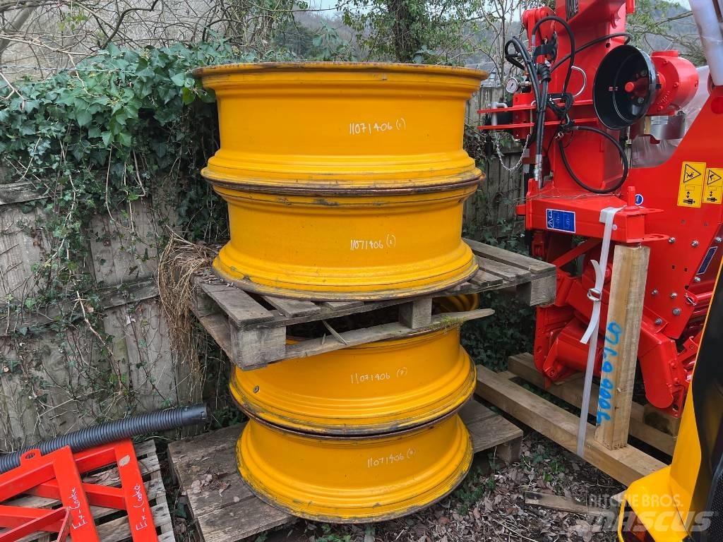 JCB 4 x Wheel Rims 轮胎、车轮、轮圈