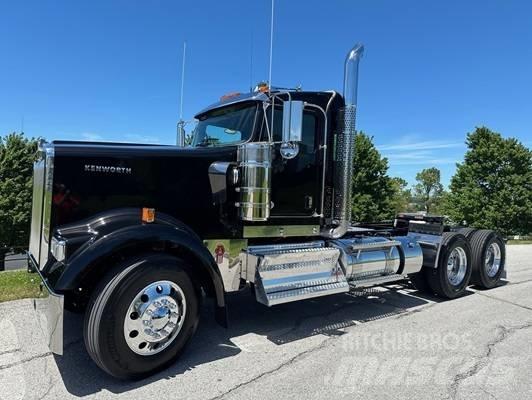 Kenworth W 900 牵引车