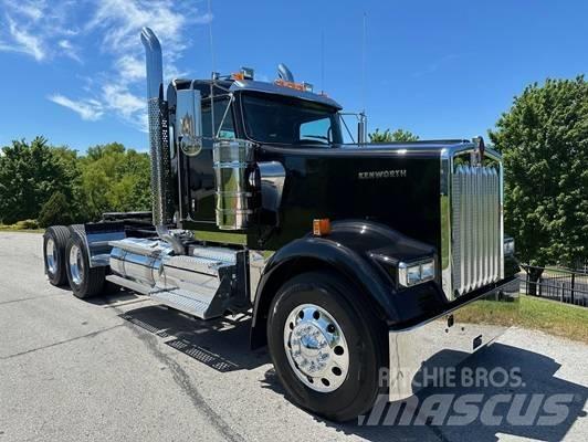 Kenworth W 900 牵引车