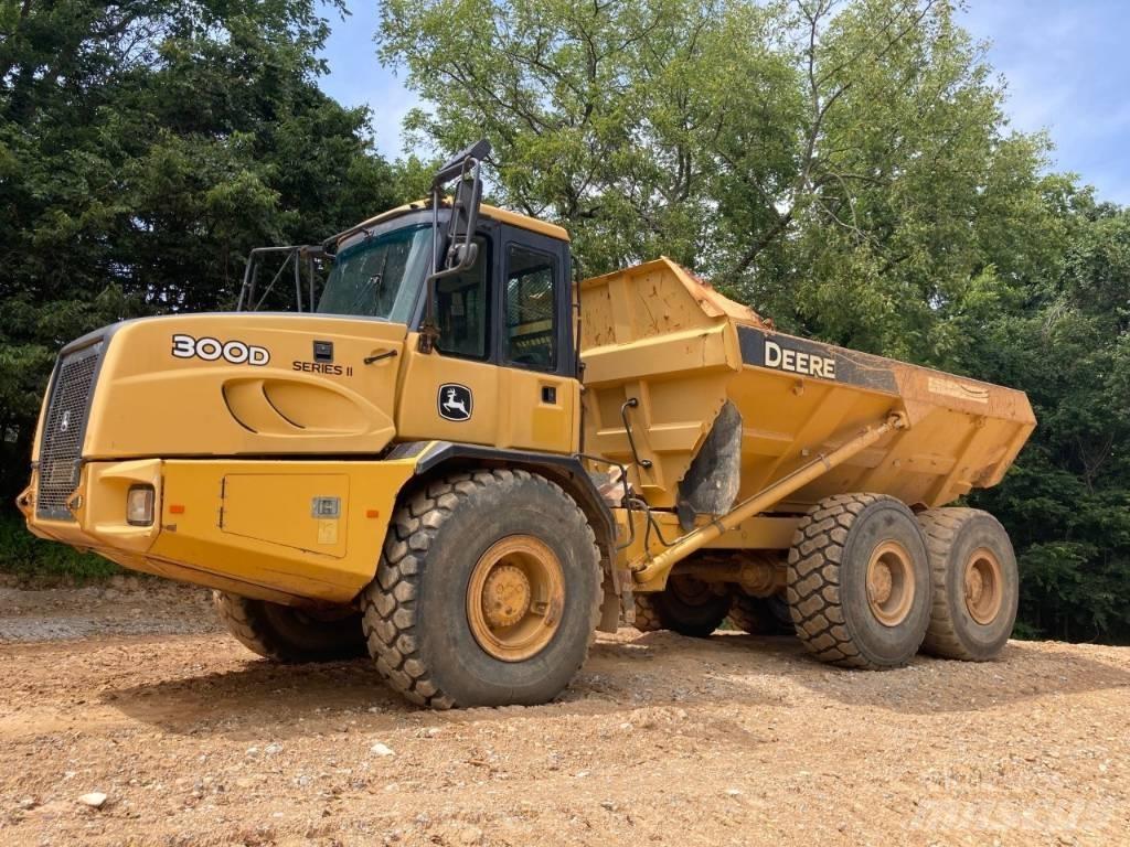 John Deere 300 D 铰接式自卸车