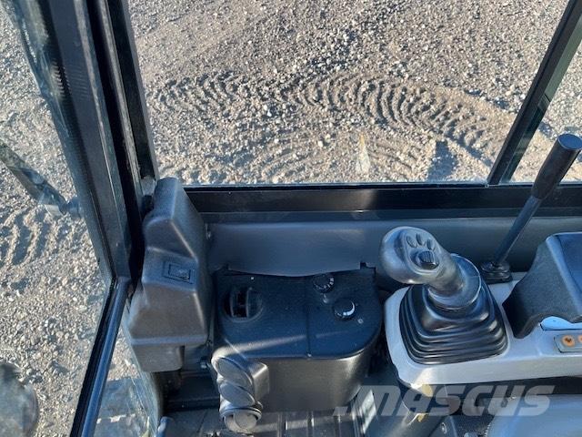 Komatsu PC16R HS 小型挖掘机