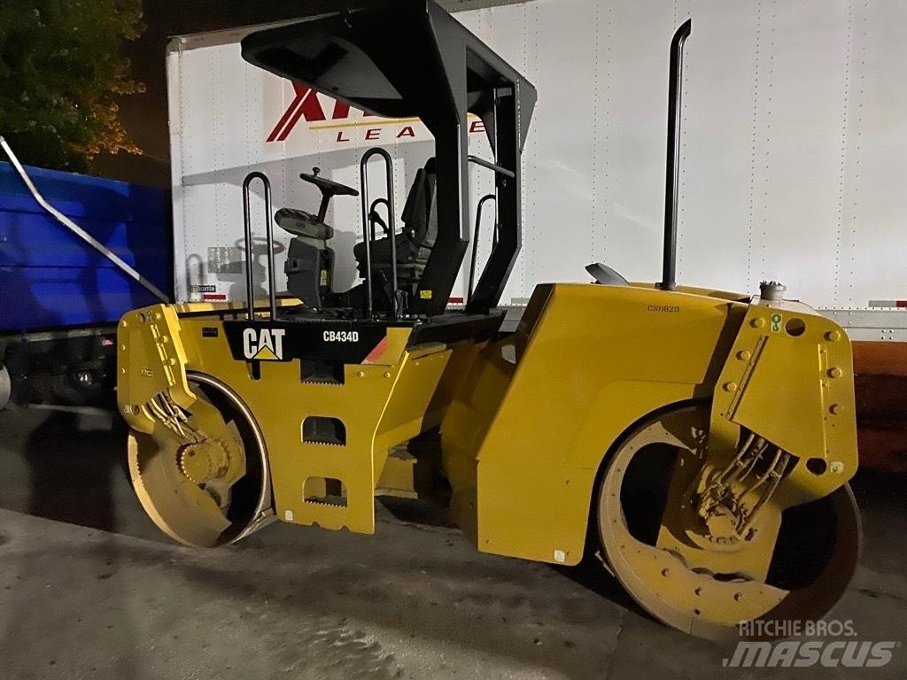 CAT CB 434 D 双轮压路机