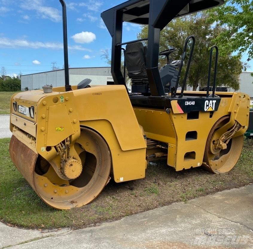CAT CB 434 D 双轮压路机