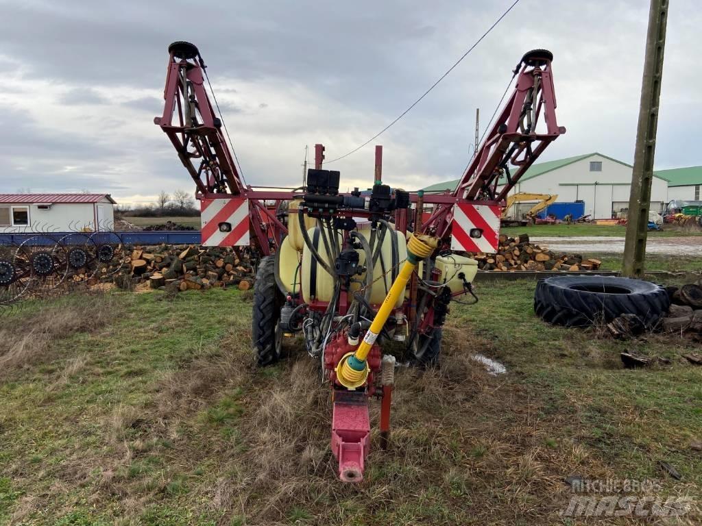 Hardi TR 2000 牵引式喷雾机