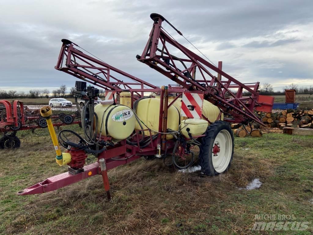 Hardi TR 2000 牵引式喷雾机