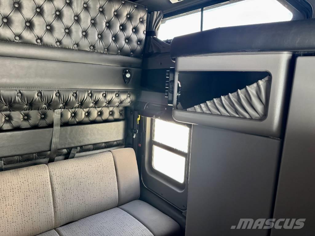 Kenworth W 900 牵引车