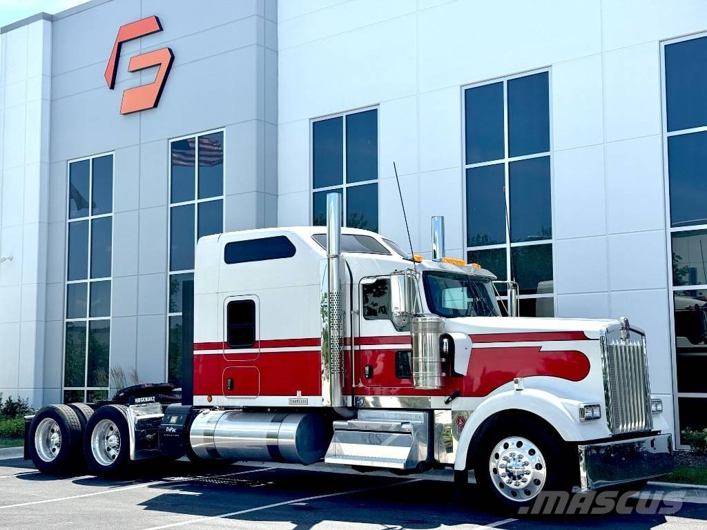 Kenworth W 900 牵引车