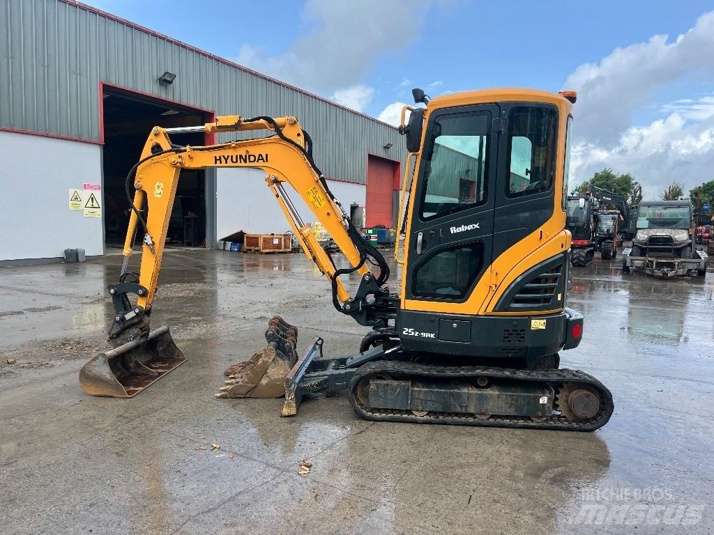 Hyundai R25Z-9 AK 小型挖掘机