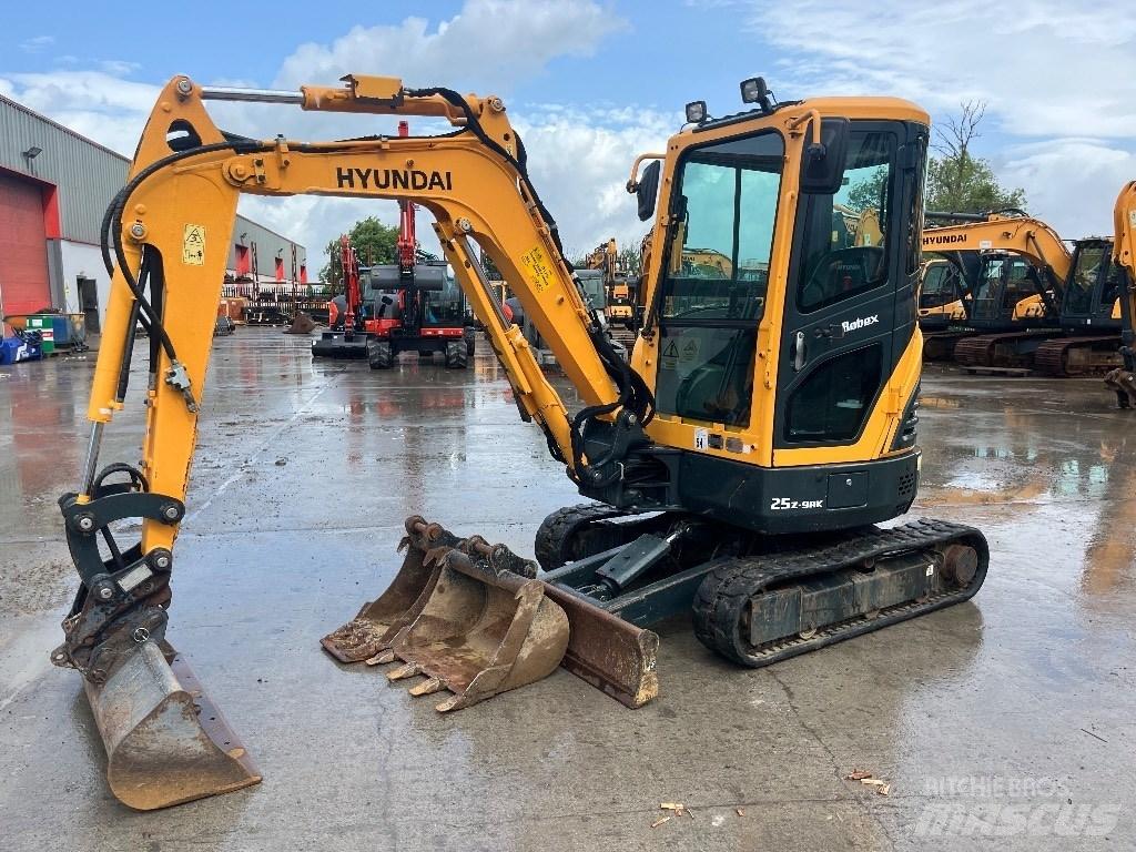 Hyundai R25Z-9 AK 小型挖掘机