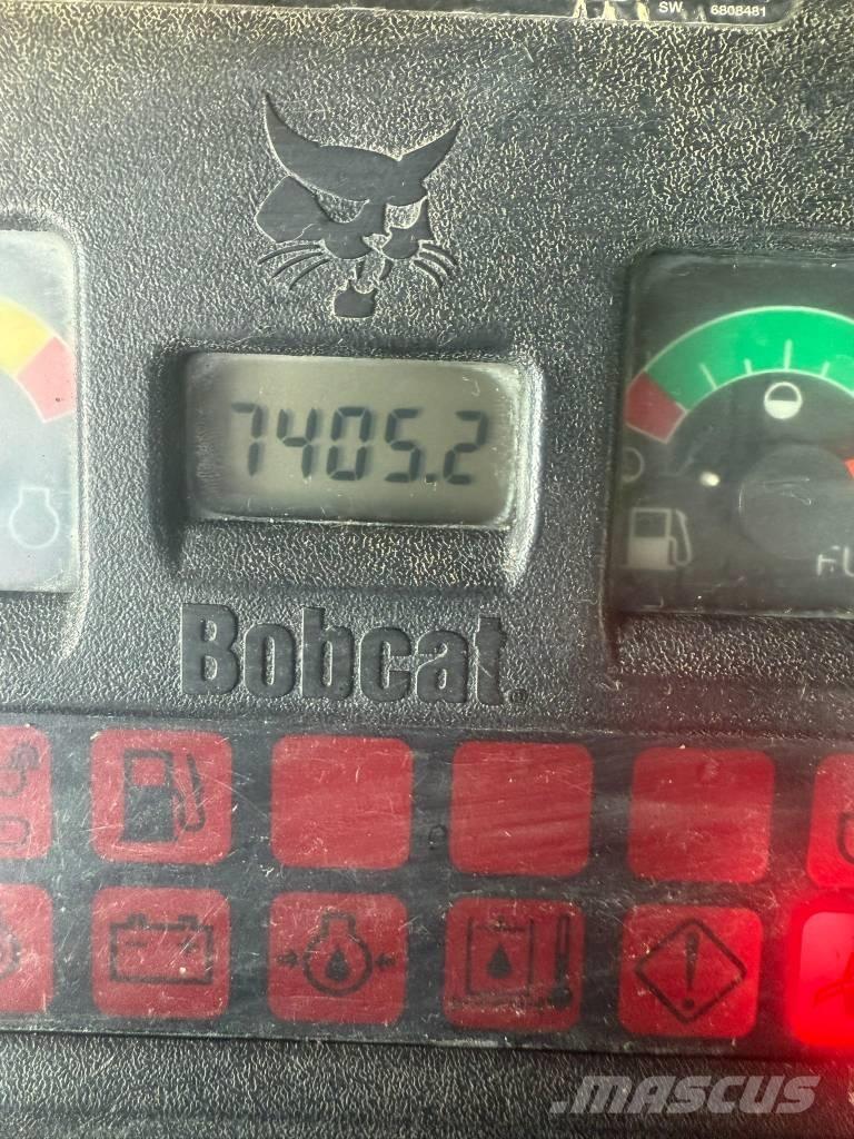 Bobcat 425 小型挖掘机