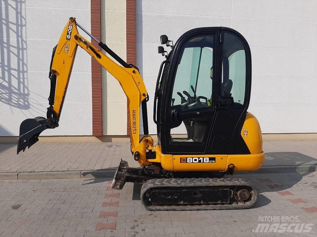 JCB 8018 CTS 小型挖掘机