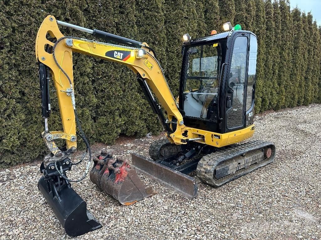 CAT 302.7 D CR 小型挖掘机