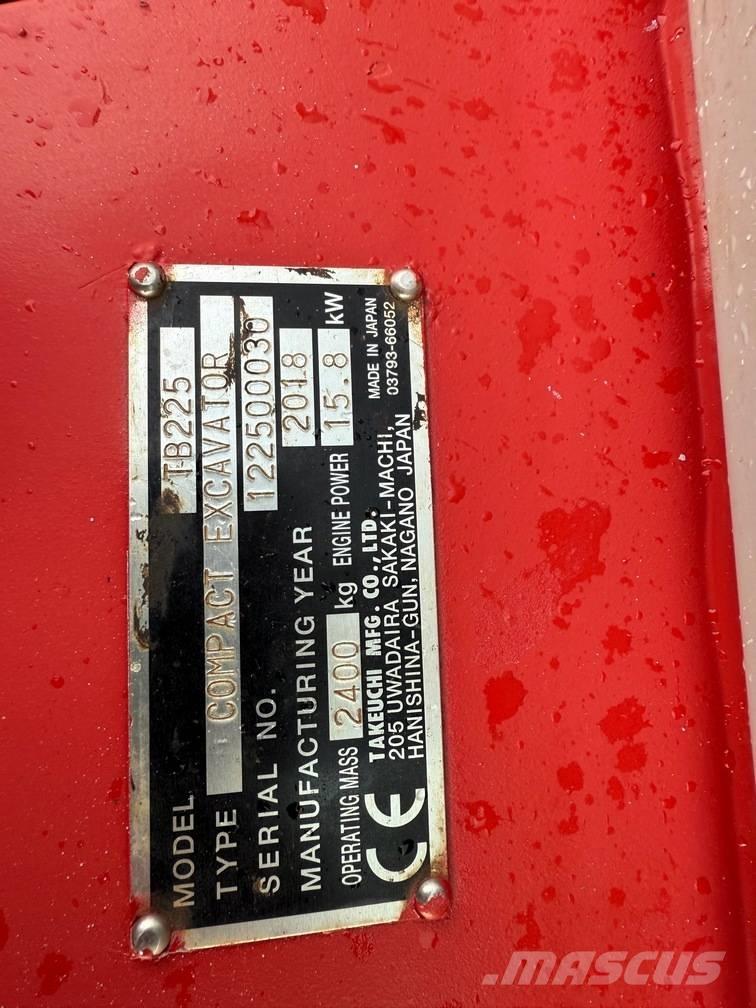 Takeuchi TB 225 小型挖掘机
