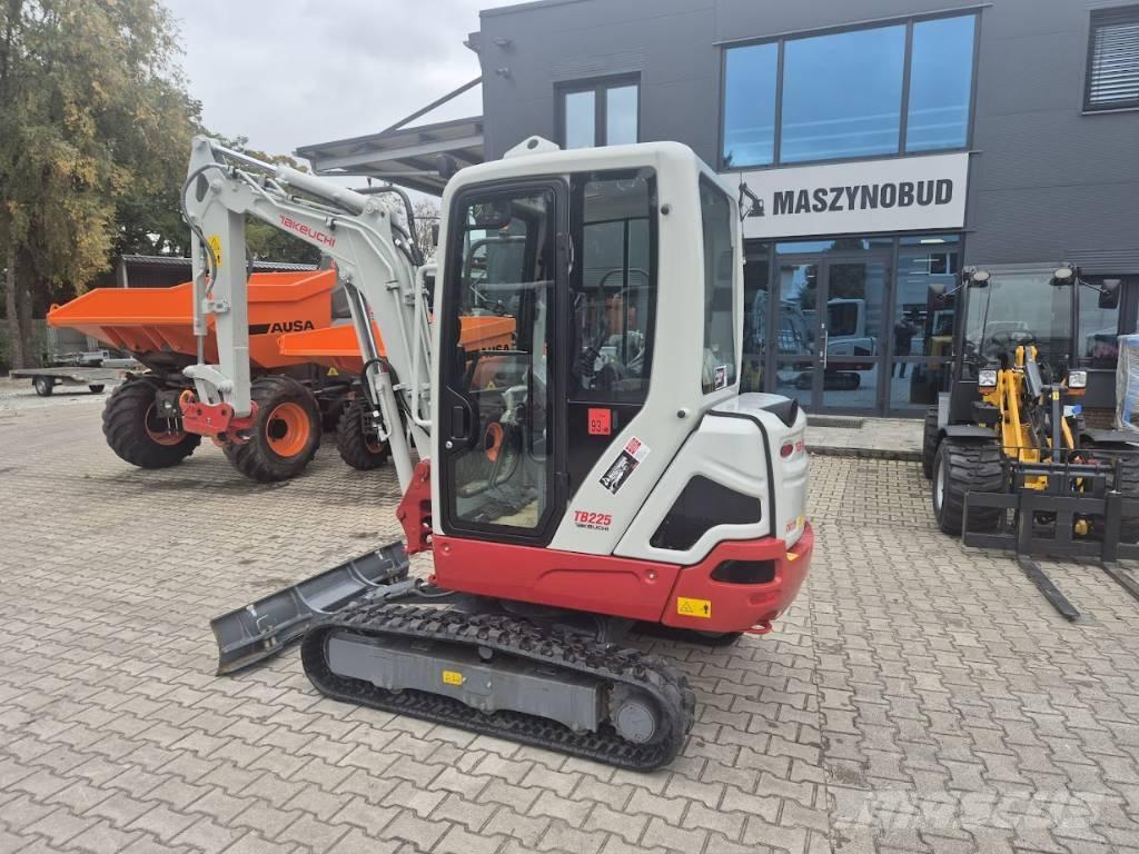 Takeuchi TB225 V0B 小型挖掘机