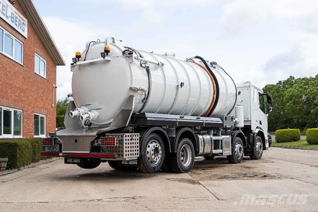 DAF XD 450 FAX 8x2 油罐车