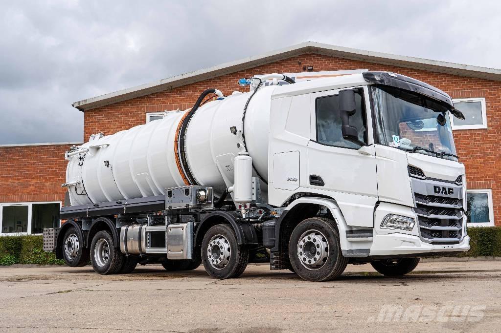 DAF XD 450 FAX 8x2 油罐车