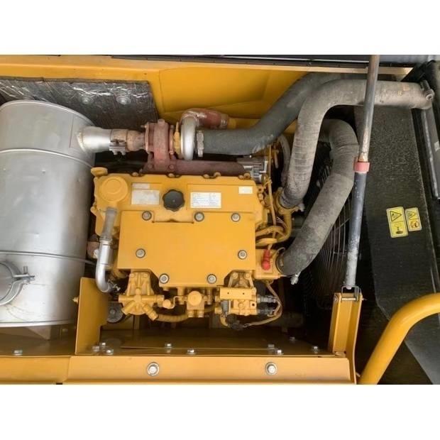 CAT 318d2 履带挖掘机