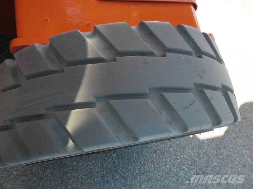 JLG E 450 AJ 曲臂高空工作平台