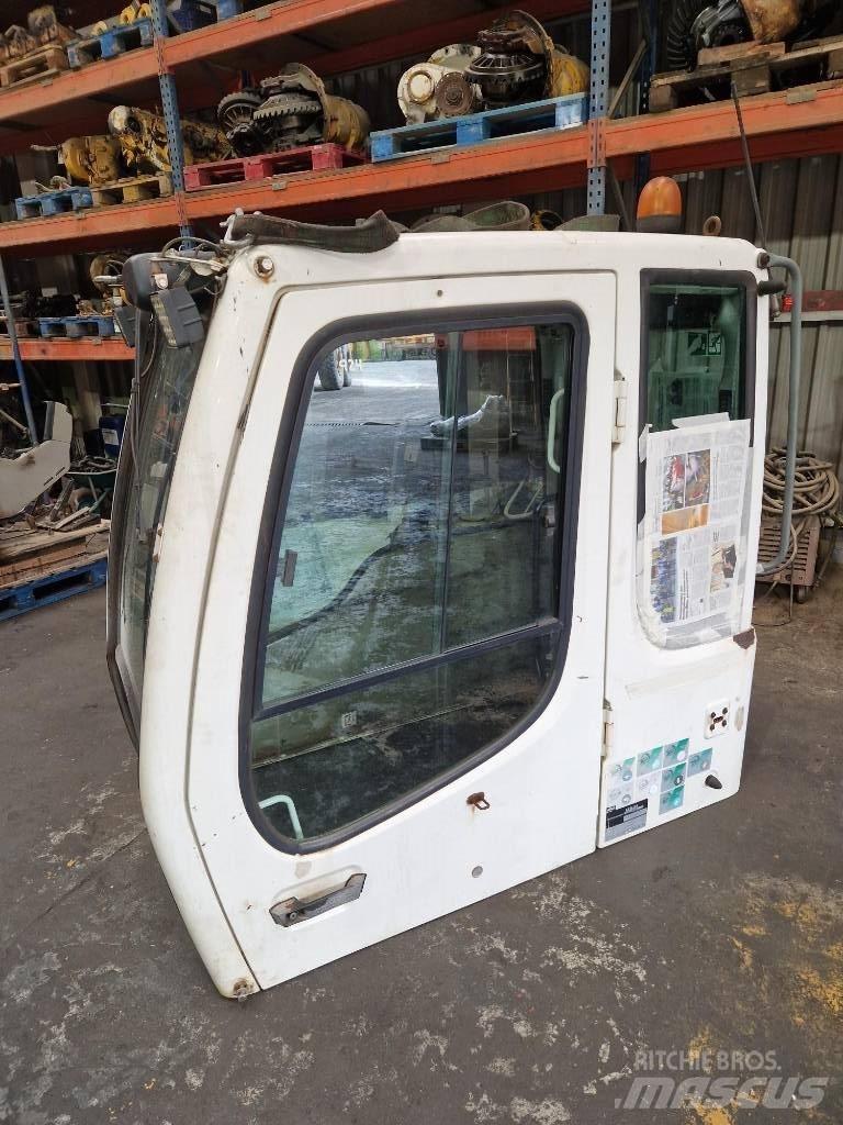 Liebherr A 904 C 驾驶室与内部