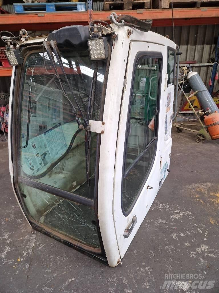 Liebherr A 904 C 驾驶室与内部