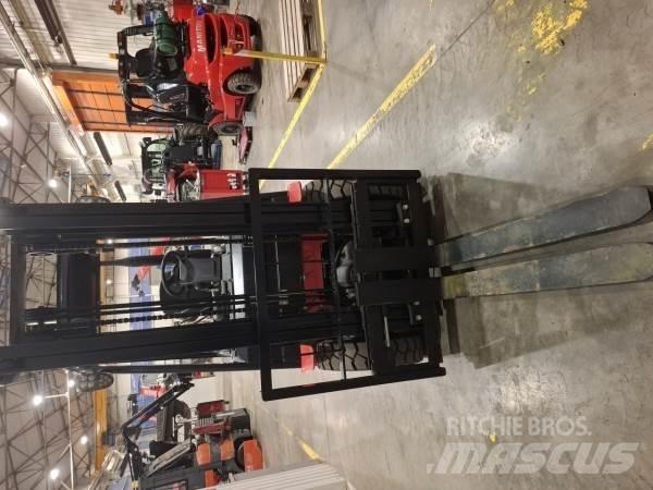 Manitou MI25D 越野叉车|叉装车