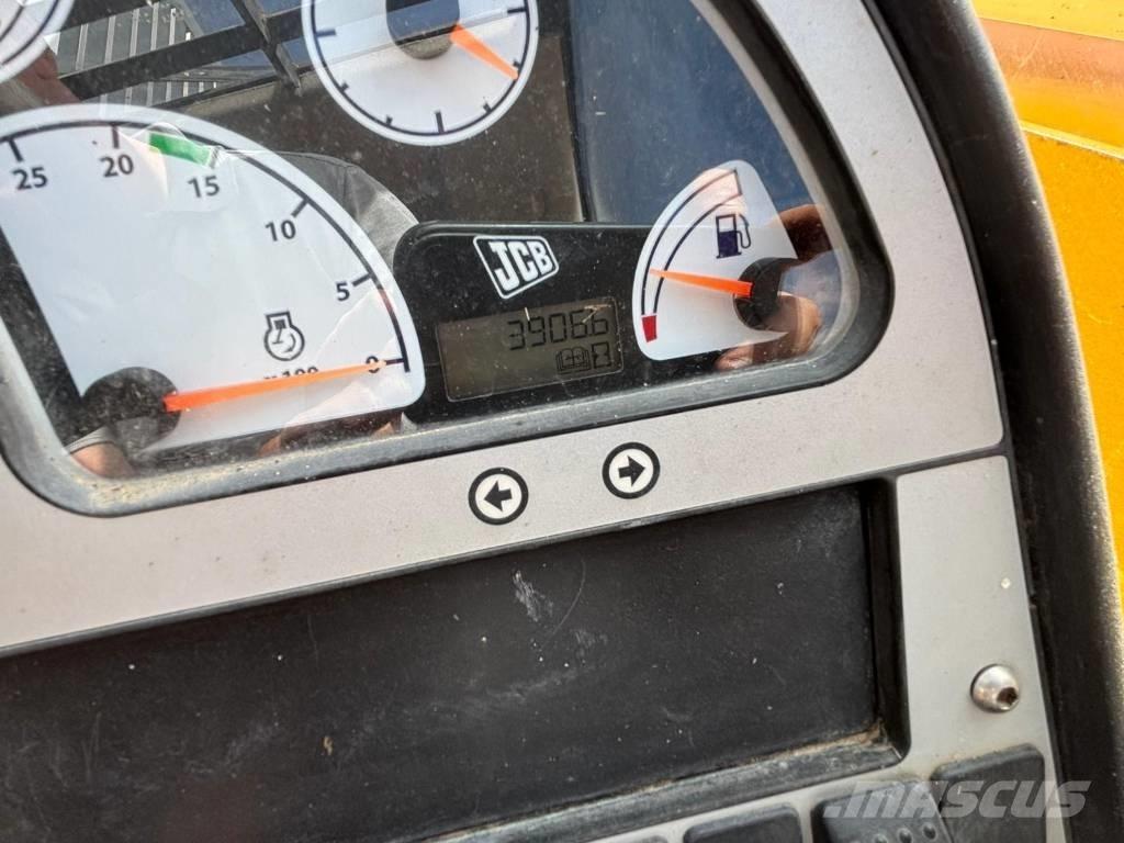 JCB 533-105 伸缩臂叉装车|叉装车